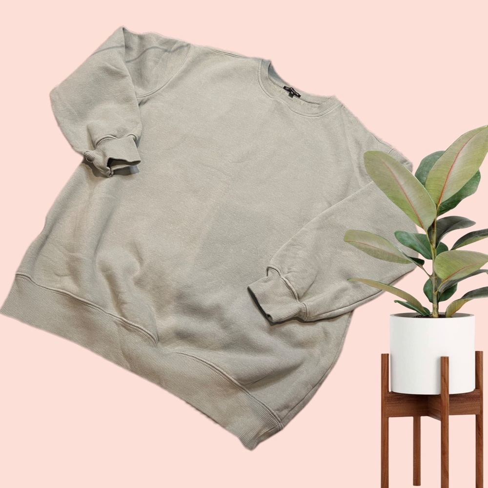 💚 muted green/gray hoodie (oversized)